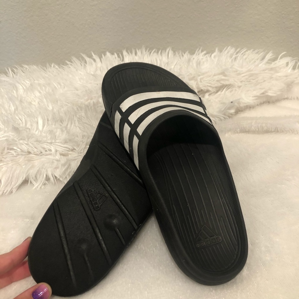 Adidas Slides fit like a youth size 5 - Picture 6 of 6